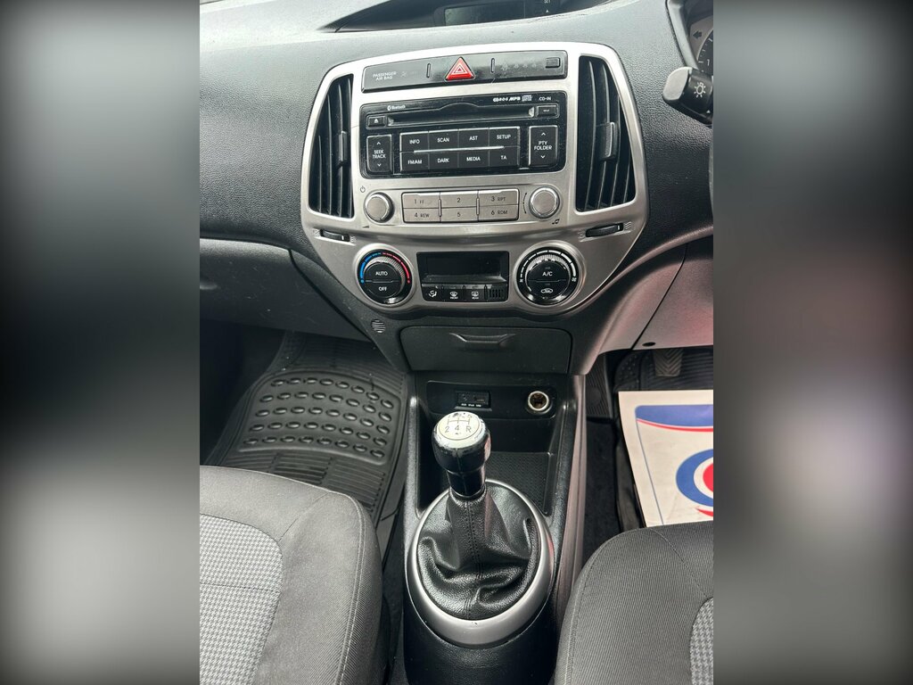 Hyundai I20 1.2 Classic Euro 5 Silver #19