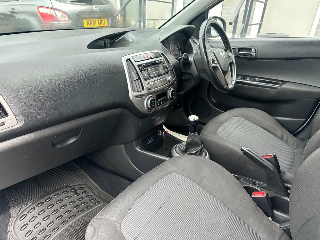 Hyundai I20 1.2 Classic Euro 5 Silver #30