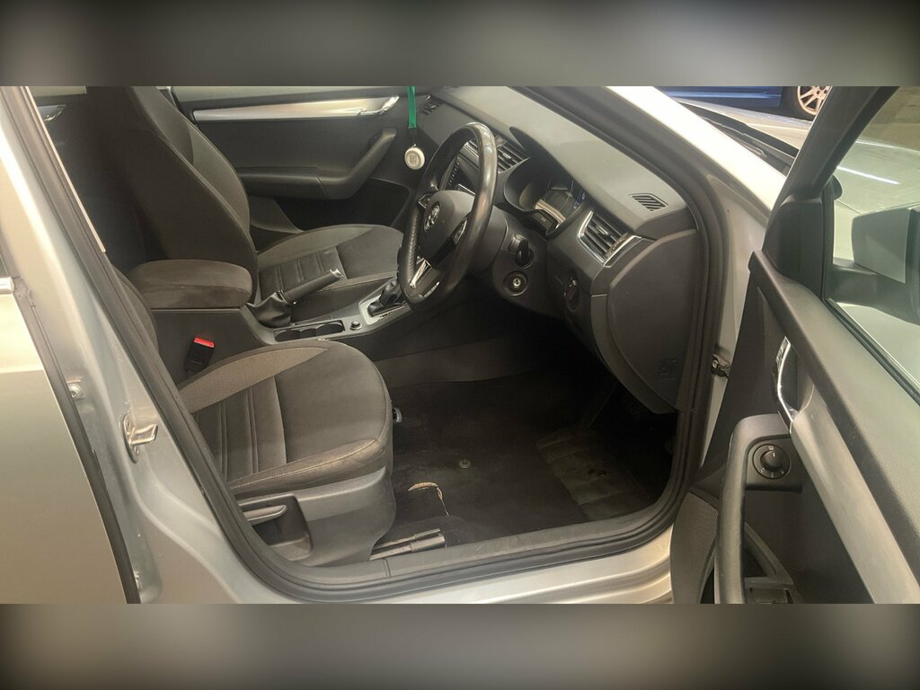 Skoda Octavia 1.0 Tsi Gpf Se Technology Hatchback Dsg Silver #4