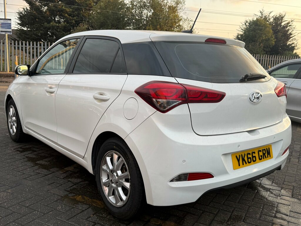 Hyundai I20 1.2 Se Hatchback Euro 6 84 Ps White #2