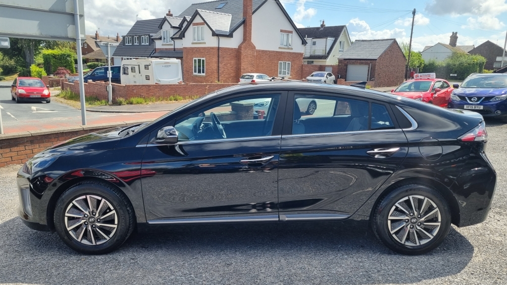 Hyundai Ioniq Premium Black #4