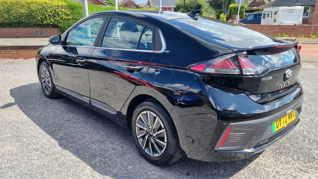 Hyundai Ioniq Premium Black #5