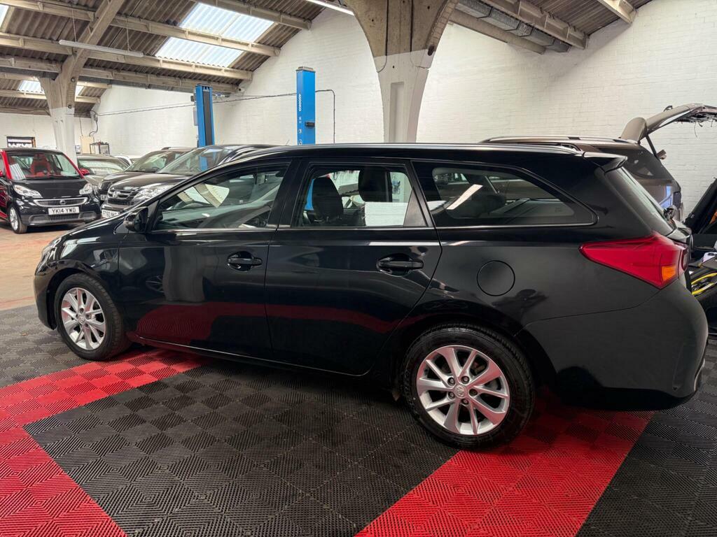 Toyota Auris 1.4 D-4d Icon Touring Sports Euro 5 S S Black #4