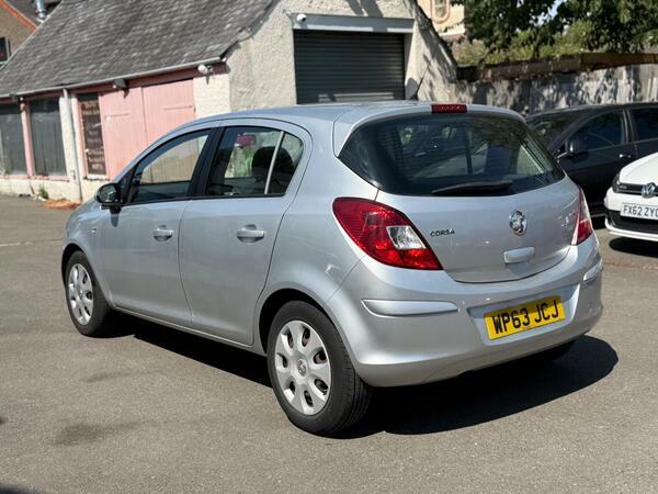 Vauxhall Corsa 1.4 16V Design Euro 5 #2