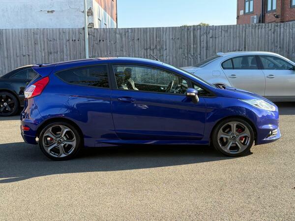 Ford Fiesta 1.6T Ecoboost St-3 Euro 6 Blue #4