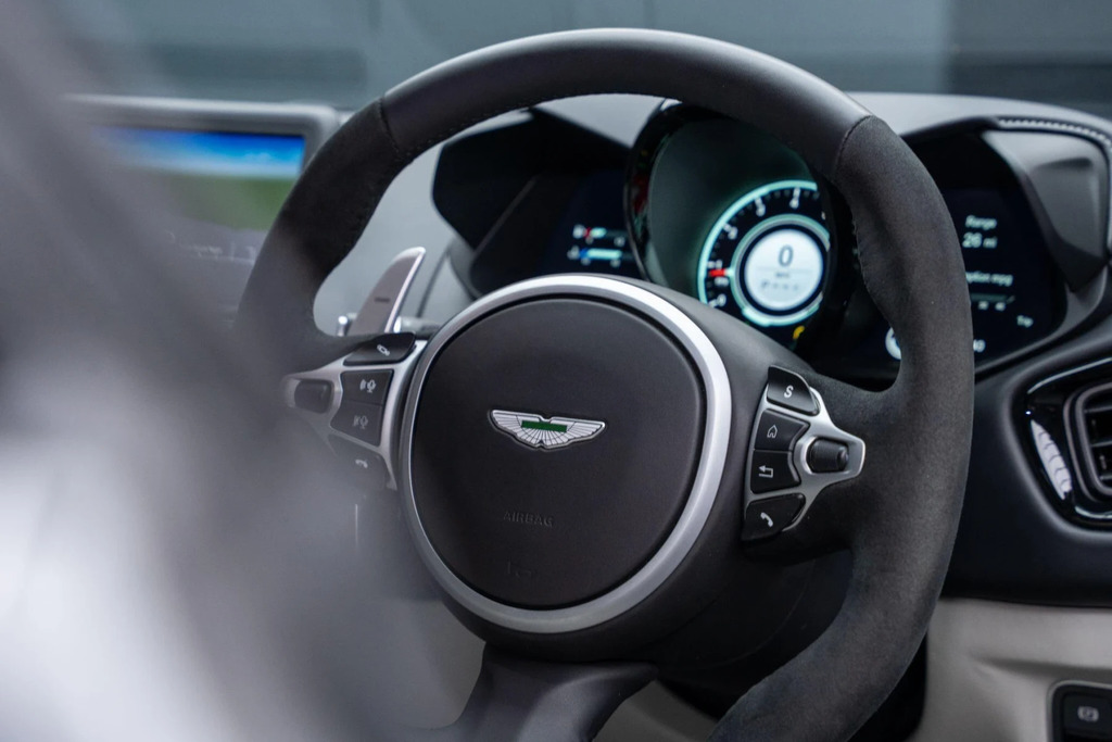 Aston Martin Vantage 4.0 V8 F1 Edition Euro 6 Green #33