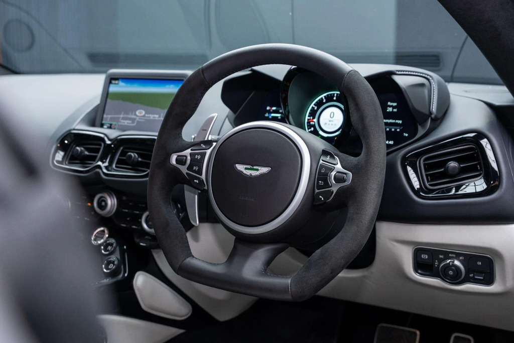 Aston Martin Vantage 4.0 V8 F1 Edition Euro 6 Green #32