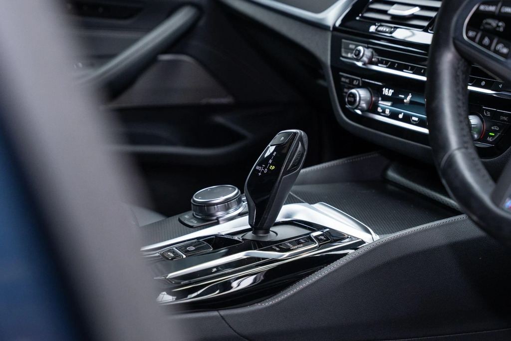 BMW 5 Series 520D M Sport Touring Grey #27