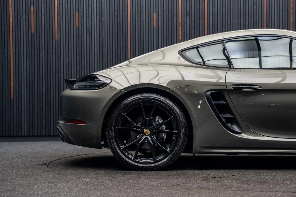 Porsche 718 Cayman Gt4 Pdk Euro 6 Black #22