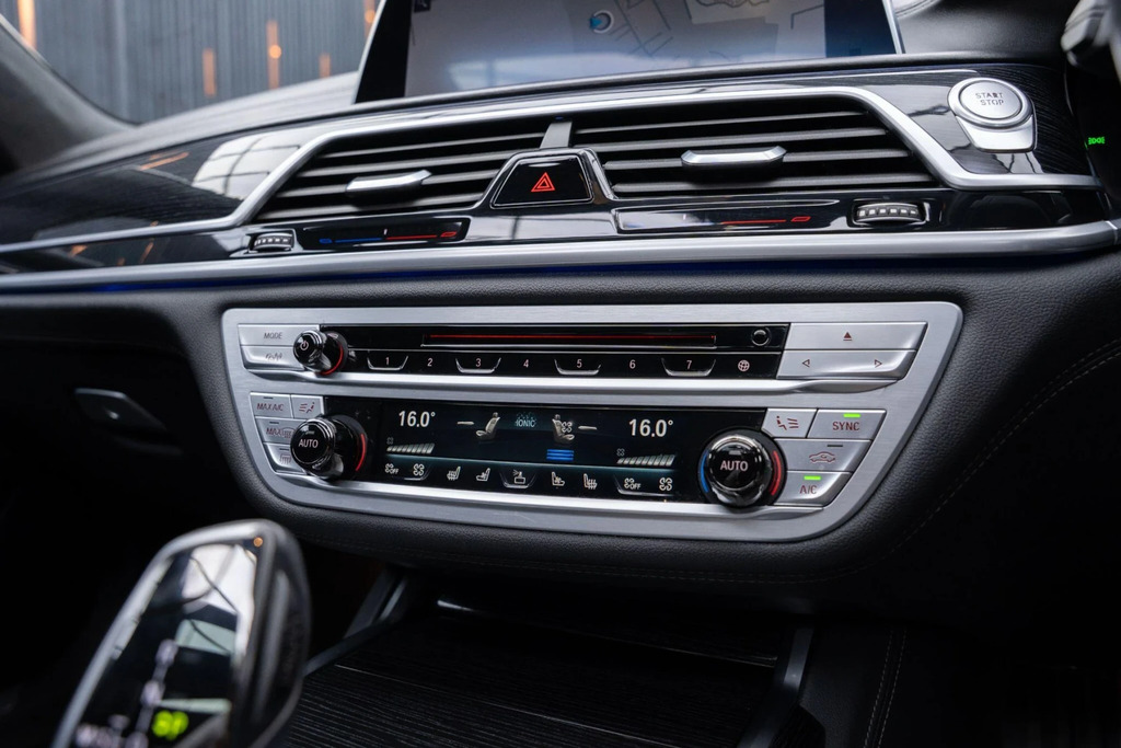 BMW 7 Series 730D Xdrive M Sport Red #36