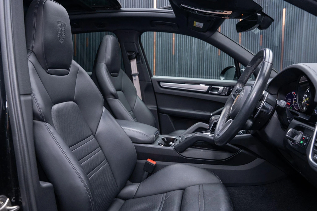 Porsche Cayenne 3.0 V6 E-hybrid 17.9Kwh Platinum Edition Tiptronic Black #2
