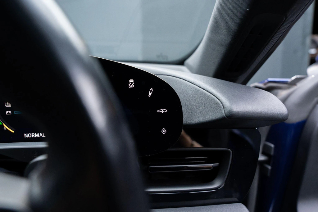 Porsche Taycan 390Kw 4S 79Kwh 5 Seat Silver #29