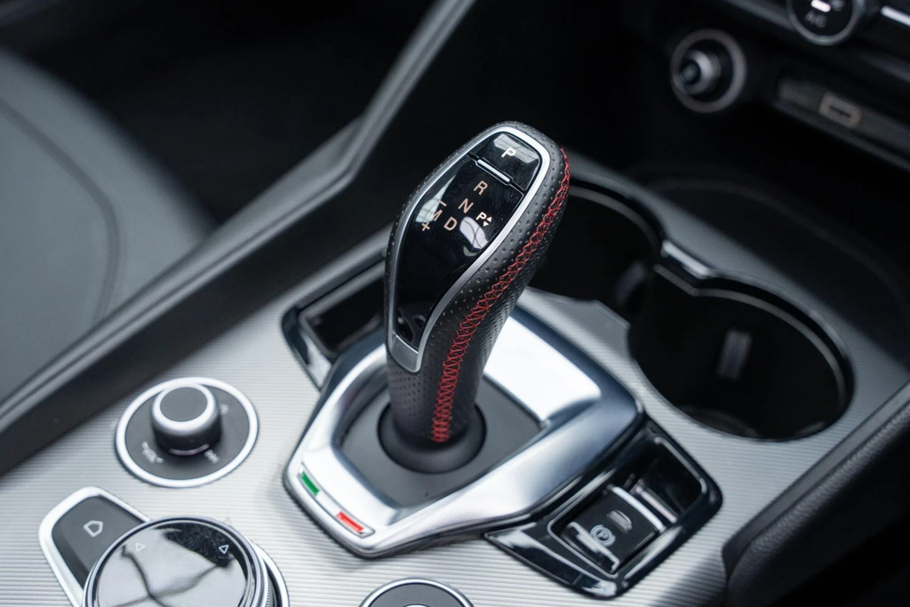 Alfa Romeo Giulia 2.9 V6 Bi-turbo Quadrifoglio Euro 6 Ss Black #36
