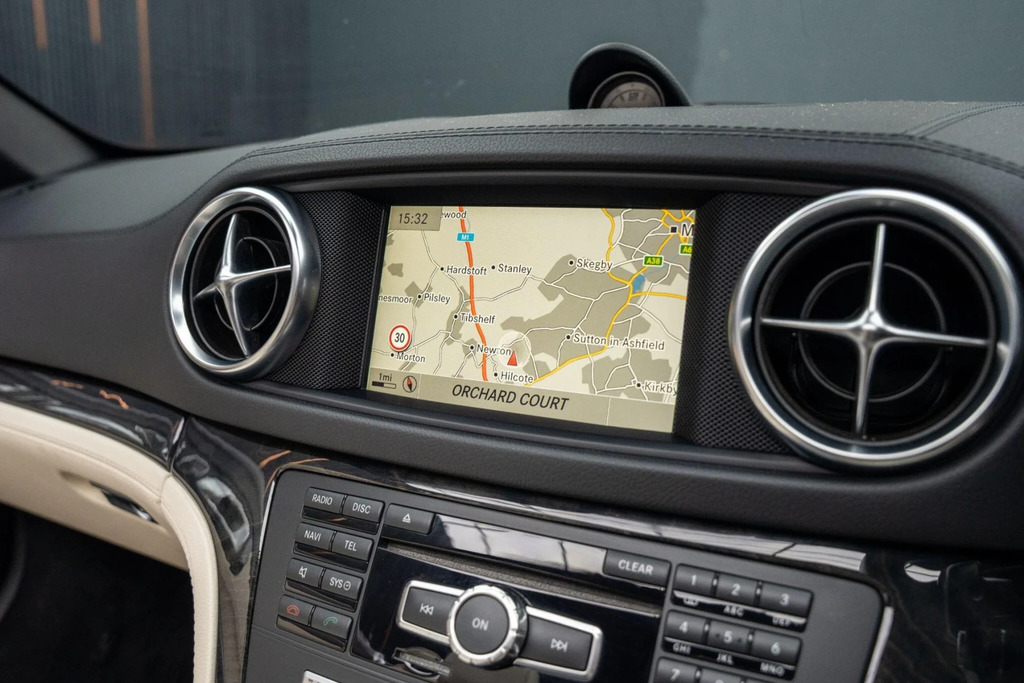 Mercedes-Benz SL Class 4.7 Amg Sport Roadster White #30