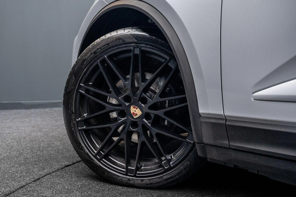 Porsche Macan 100Kwh Auto 5dr Grey #6