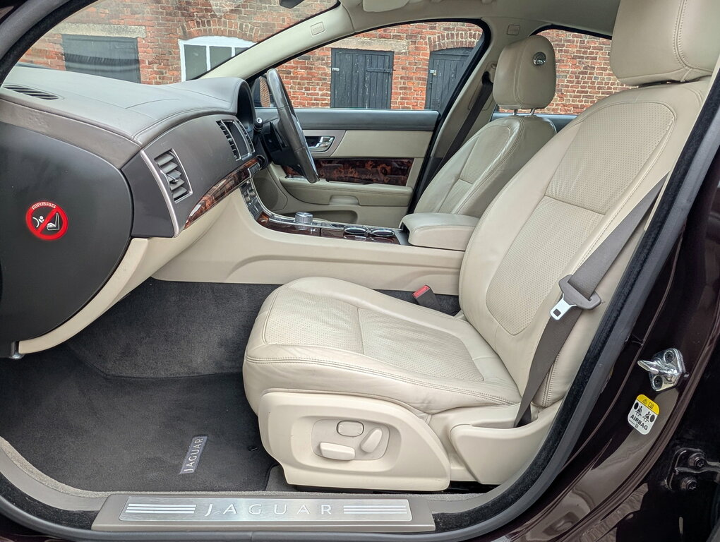 Jaguar XF Saloon 3.0 V6 Luxury Euro 4 201010 Blue #21