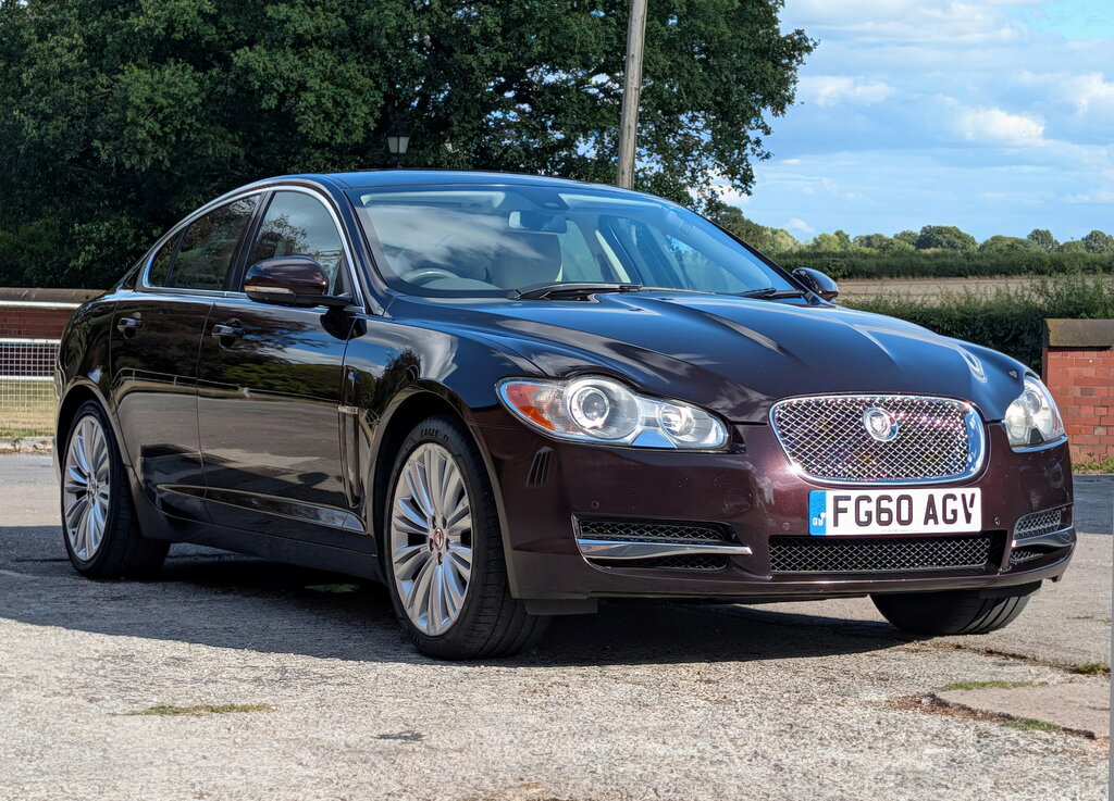 Jaguar XF 3.0D V6 Premium Luxury Saloon Euro Red