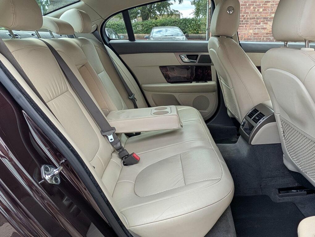 Jaguar XF 3.0D V6 Premium Luxury Saloon Euro Red #6