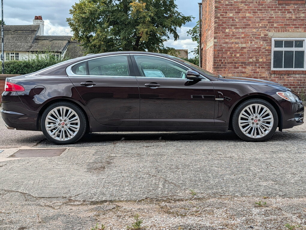 Jaguar XF 3.0D V6 Premium Luxury Saloon Euro Red #2