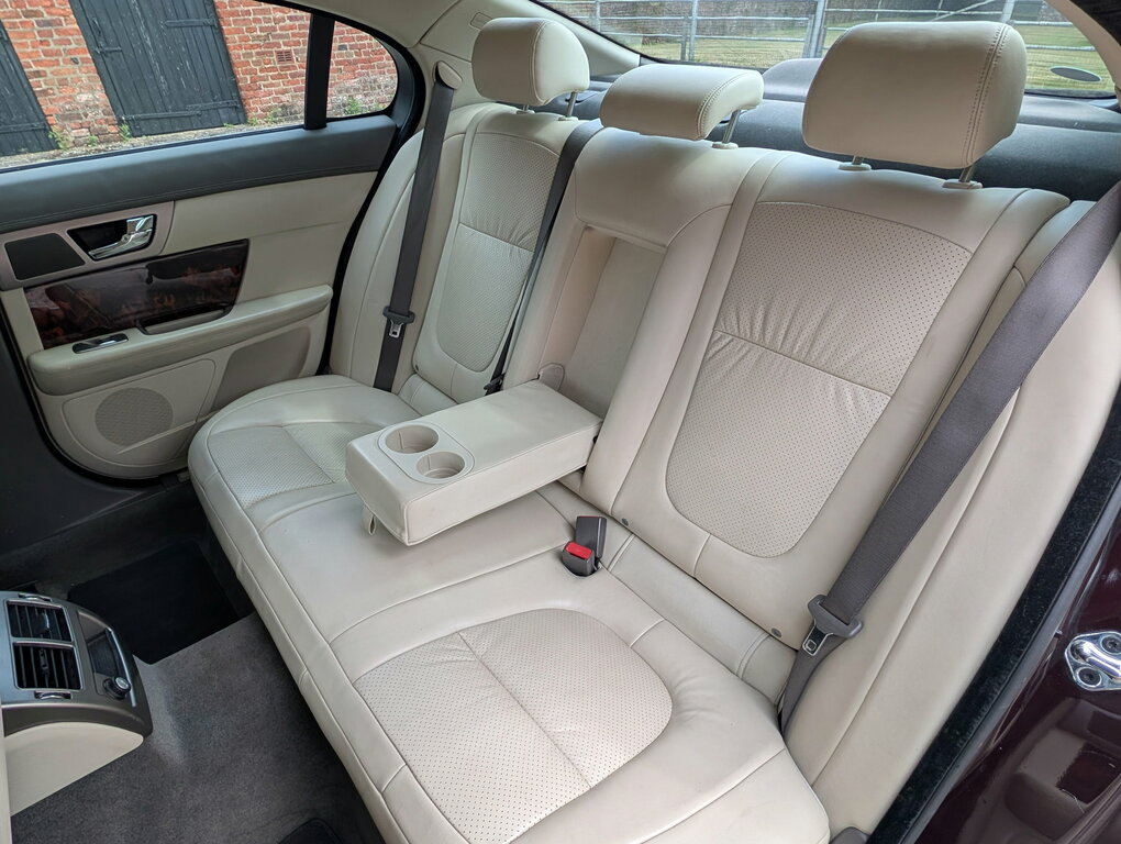 Jaguar XF Saloon 3.0 V6 Luxury Euro 4 201010 Blue #36