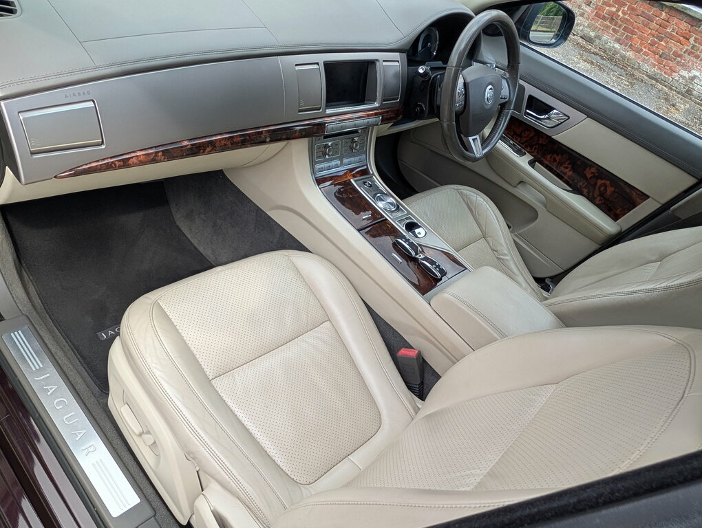Jaguar XF Saloon 3.0 V6 Luxury Euro 4 201010 Blue #37