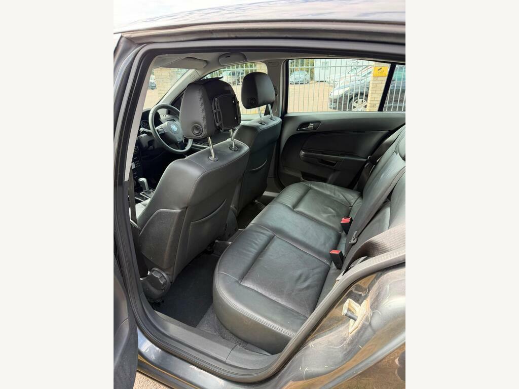 Vauxhall Astra 1.6 16V Exclusiv Euro 5 Red #16