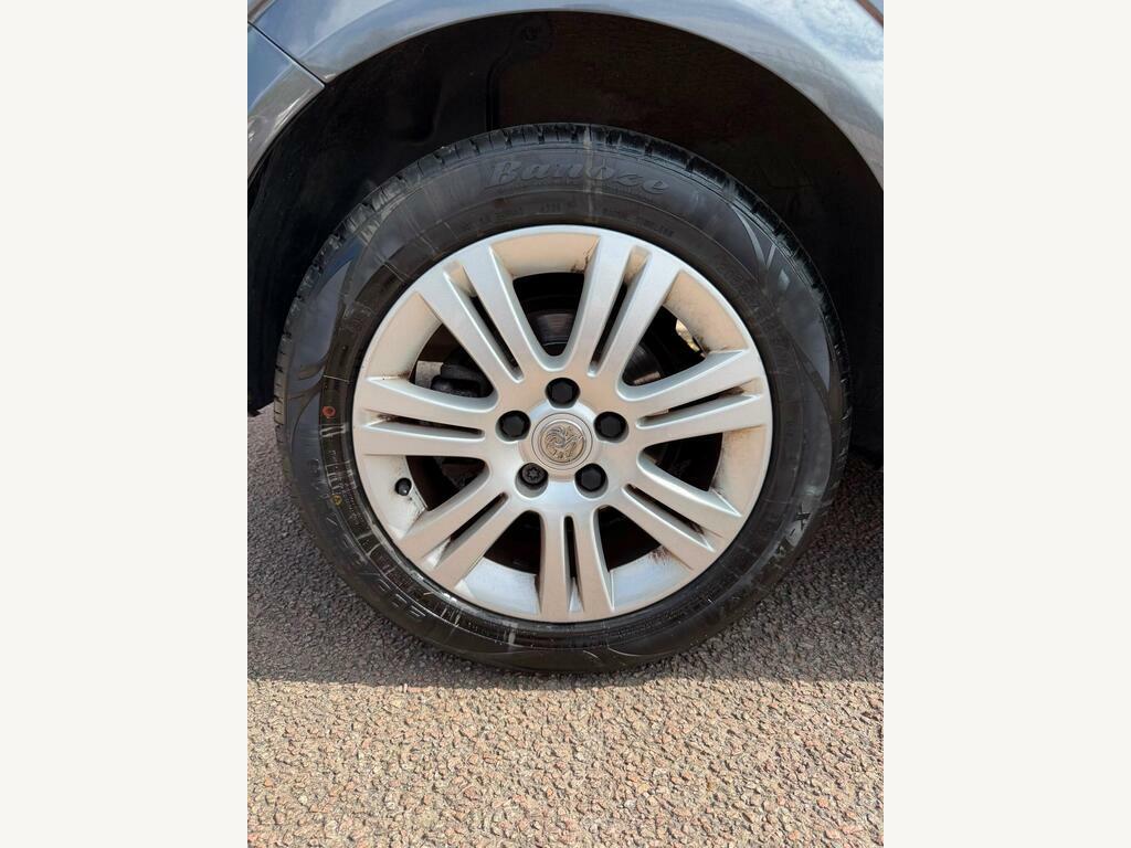 Vauxhall Astra 1.6 16V Exclusiv Euro 5 Red #21