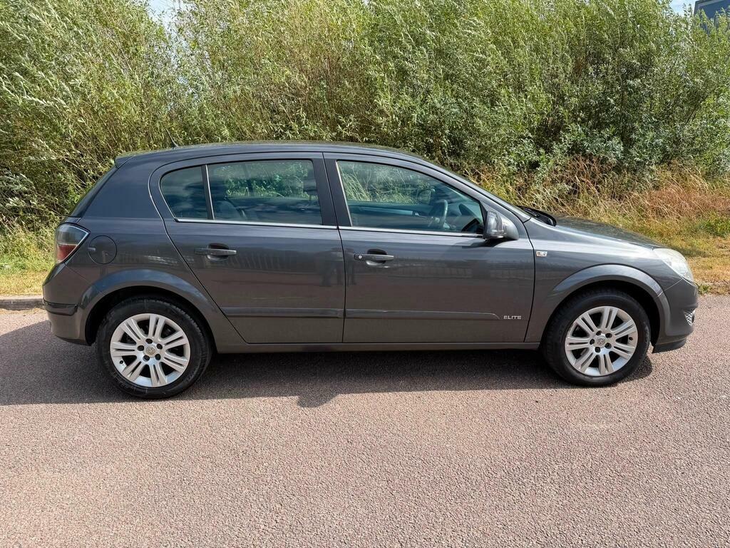 Vauxhall Astra 1.6 16V Exclusiv Euro 5 Red #8