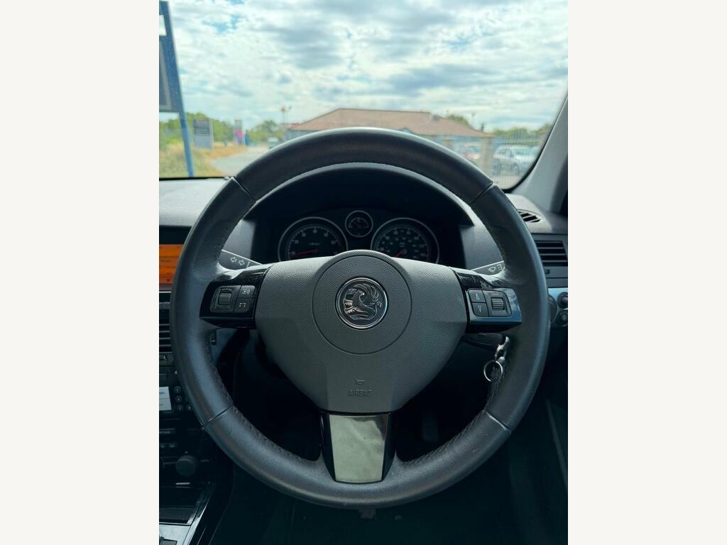Vauxhall Astra 1.6 16V Exclusiv Euro 5 Red #11