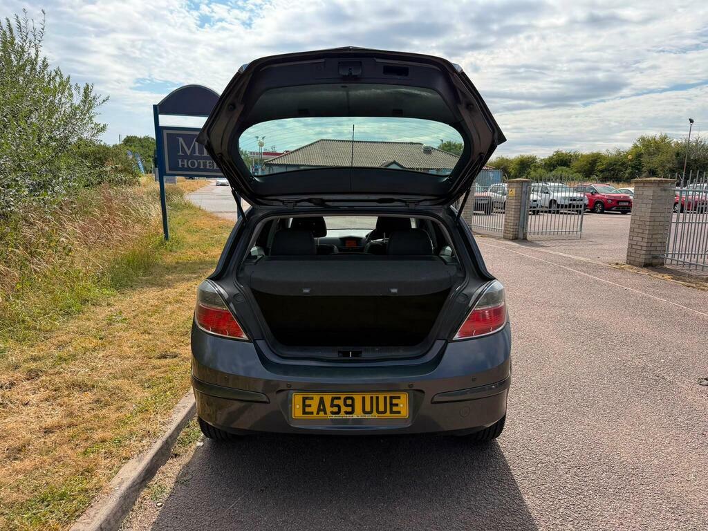 Vauxhall Astra 1.6 16V Exclusiv Euro 5 Red #17