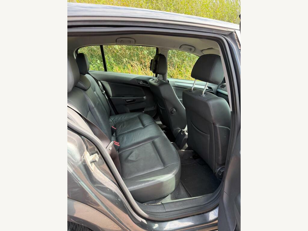 Vauxhall Astra 1.6 16V Exclusiv Euro 5 Red #15