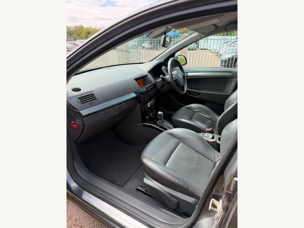 Vauxhall Astra 1.6 16V Exclusiv Euro 5 Red #14