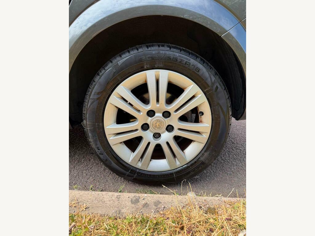 Vauxhall Astra 1.6 16V Exclusiv Euro 5 Red #20