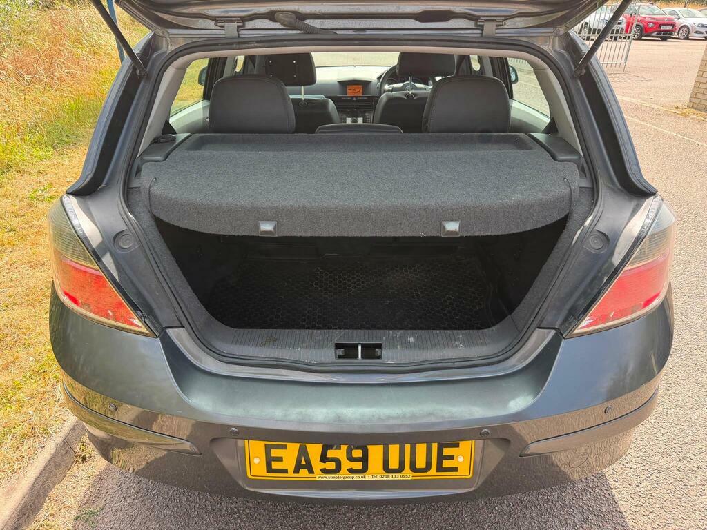Vauxhall Astra 1.6 16V Exclusiv Euro 5 Red #18