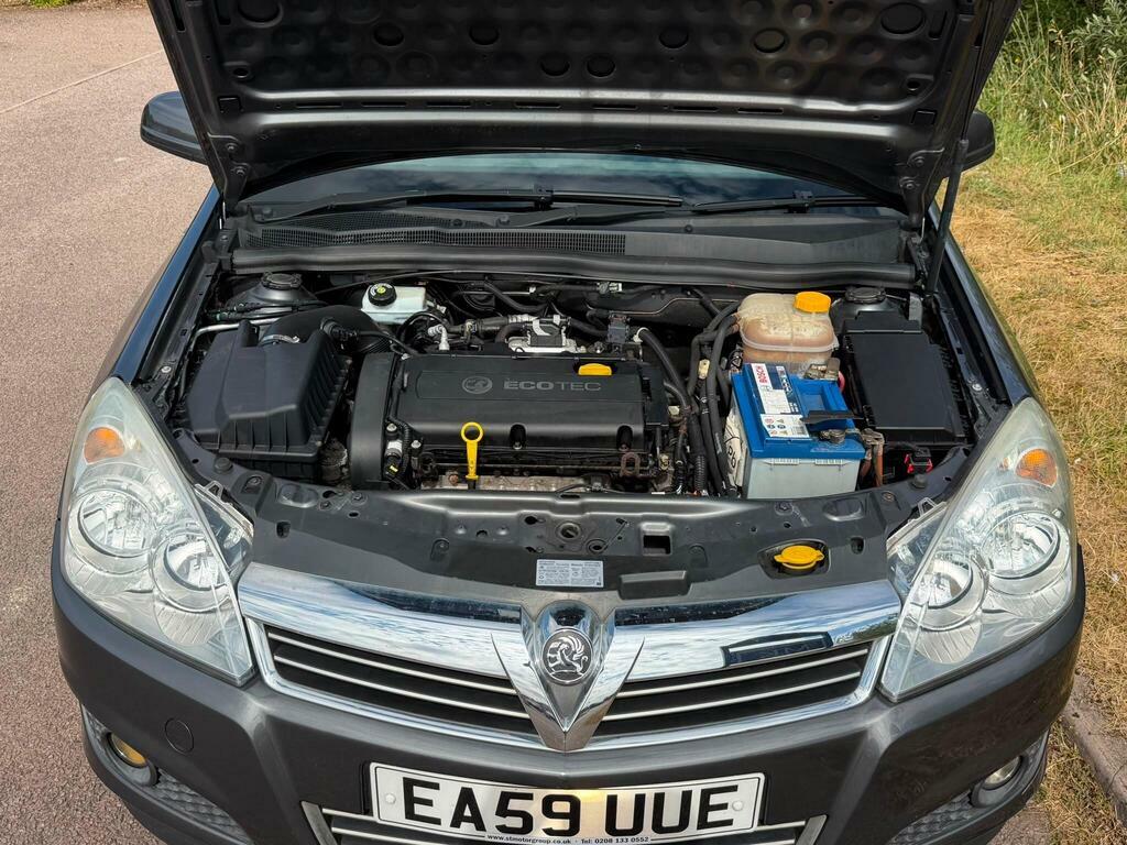 Vauxhall Astra 1.6 16V Exclusiv Euro 5 Red #19