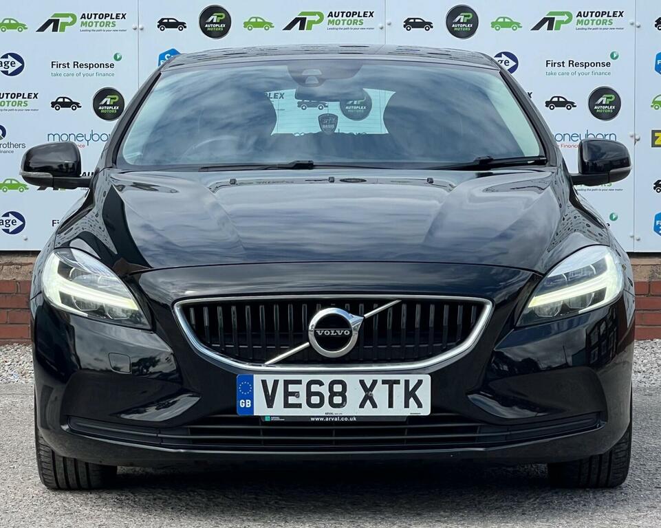 Volvo V40 2.0 D2 Momentum Nav Plus Euro 6 Ss Black #4