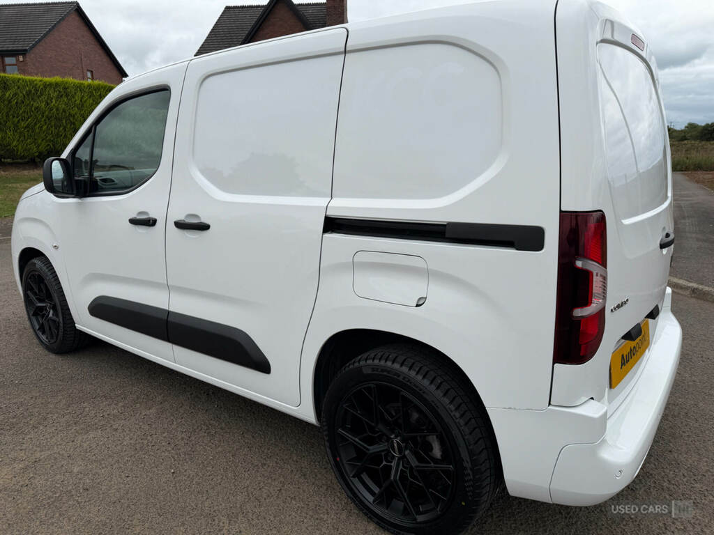 Vauxhall Combo 2000 1.5 Turbo D 100Ps H1 Dynamic Van WGZ2567 White #6