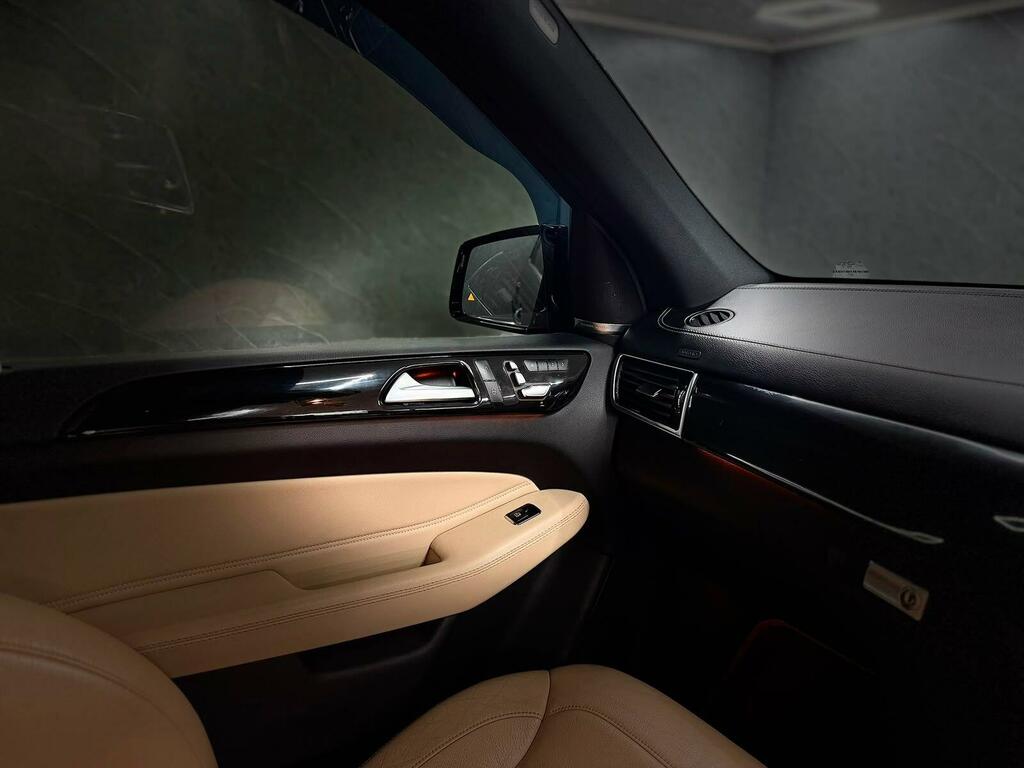 Mercedes-Benz GLS Class Gls 350D 4Matic Designo Line 9G-tronic Black #40