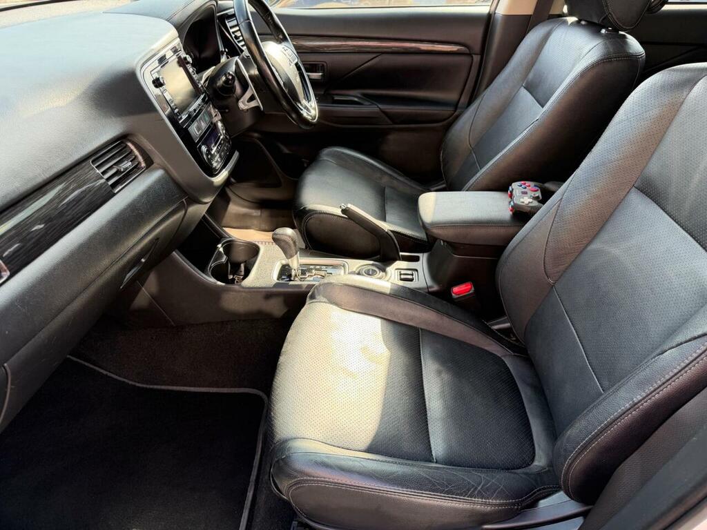 Mitsubishi Outlander 2.0H 12Kwh Gx4h White #40