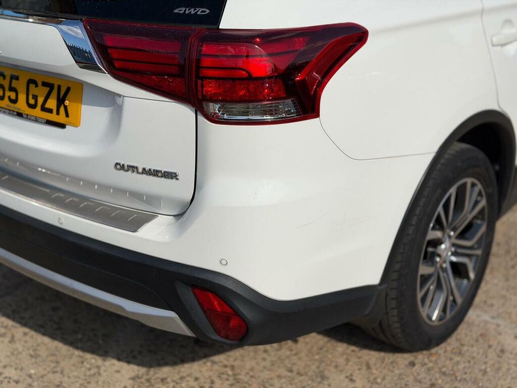Mitsubishi Outlander 2.2 Di-d Gx4 Suv 4Wd Euro 6 147 P White #6