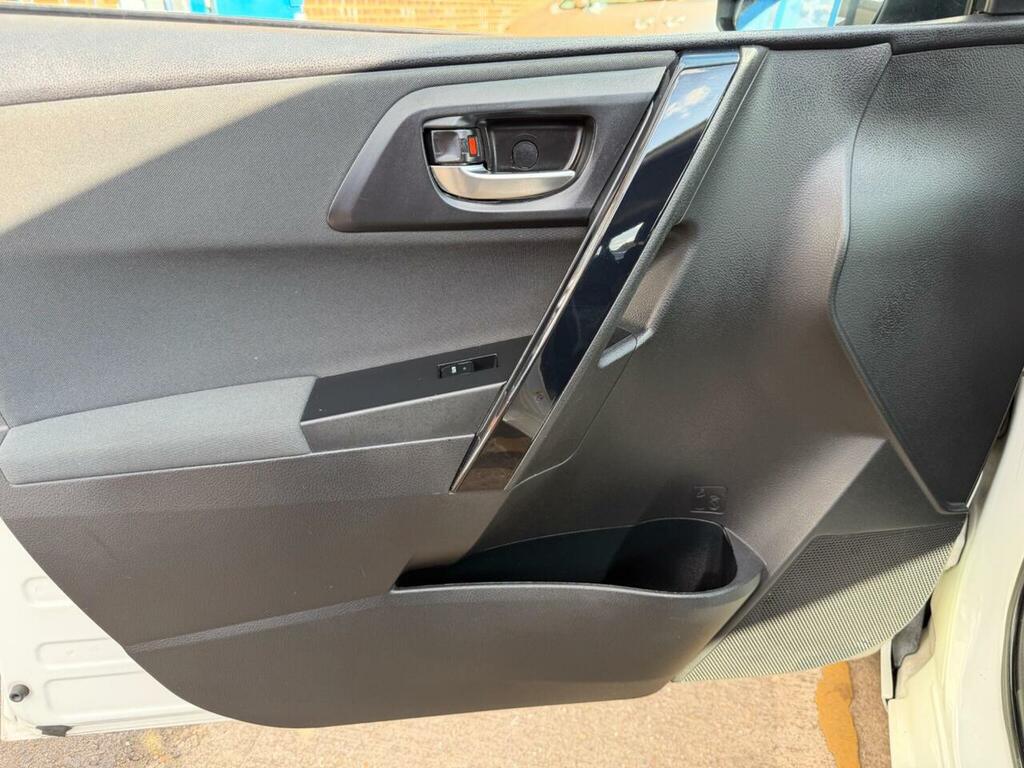 Toyota Auris 1.6 D-4d Icon Brown #36