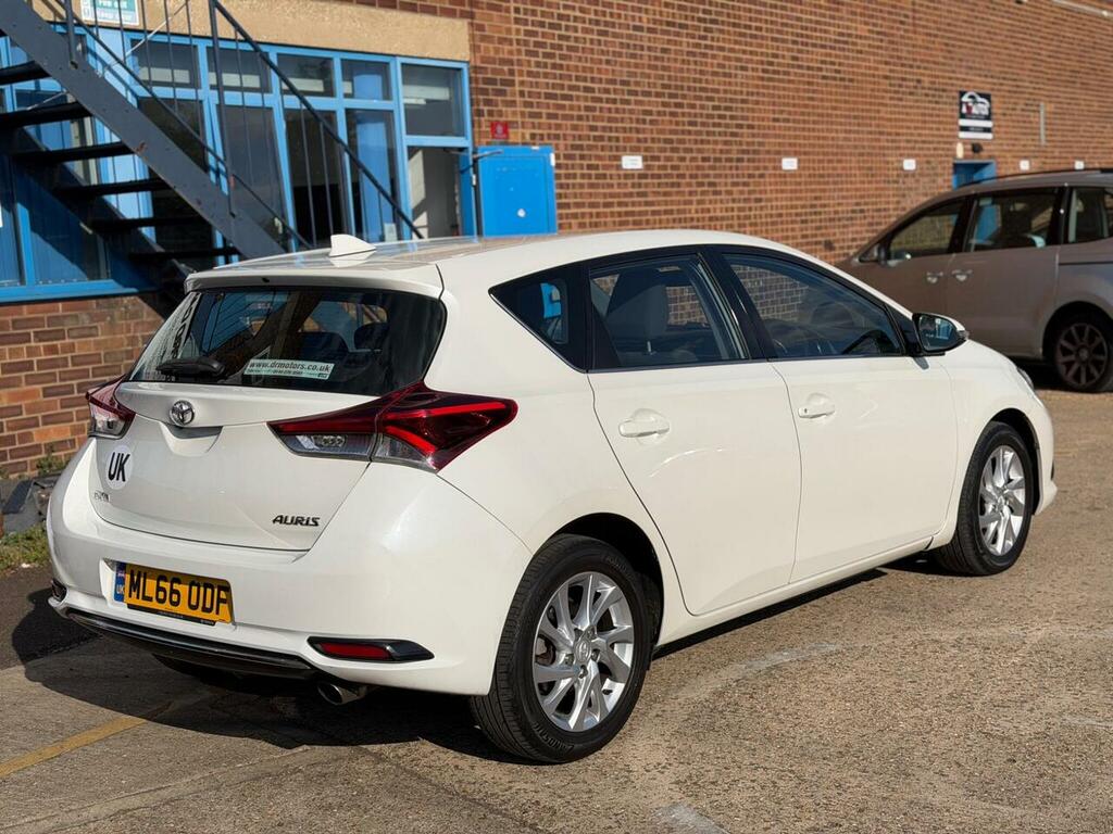 Toyota Auris 1.6 D-4d Icon Brown #11