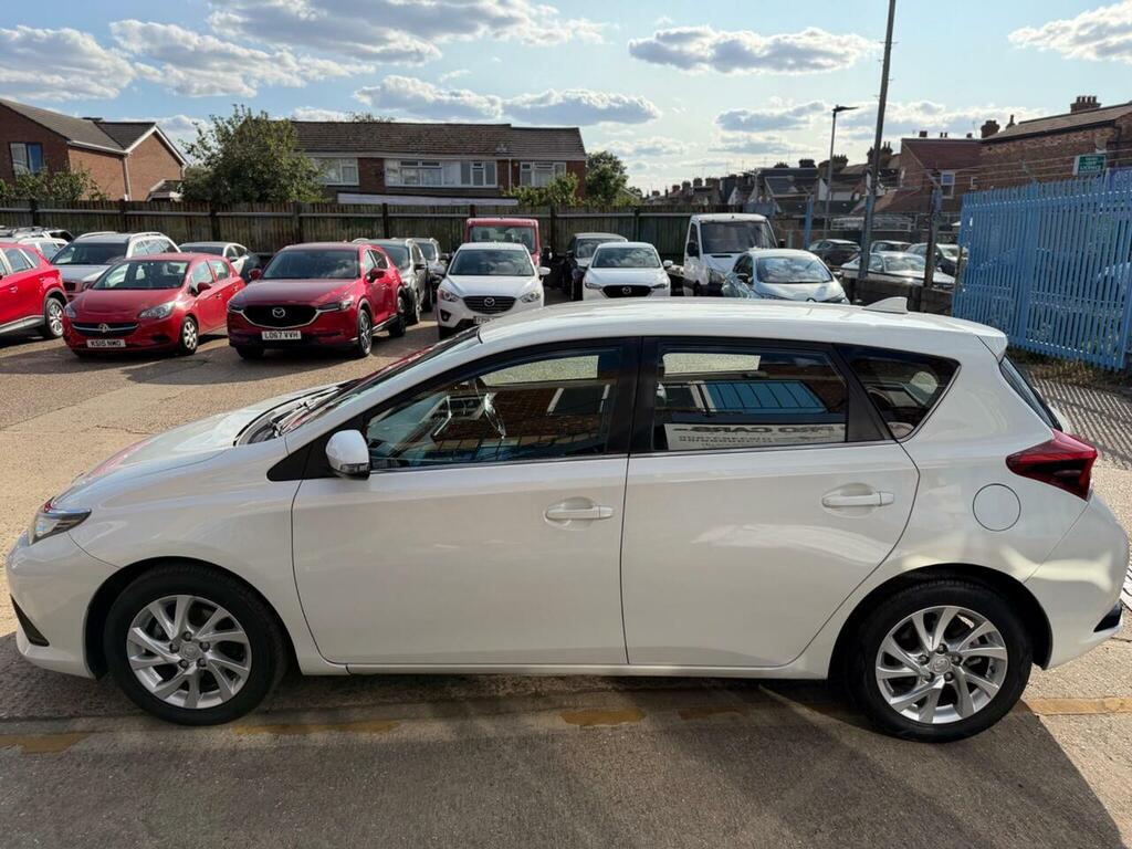 Toyota Auris 1.6 D-4d Icon Brown #12