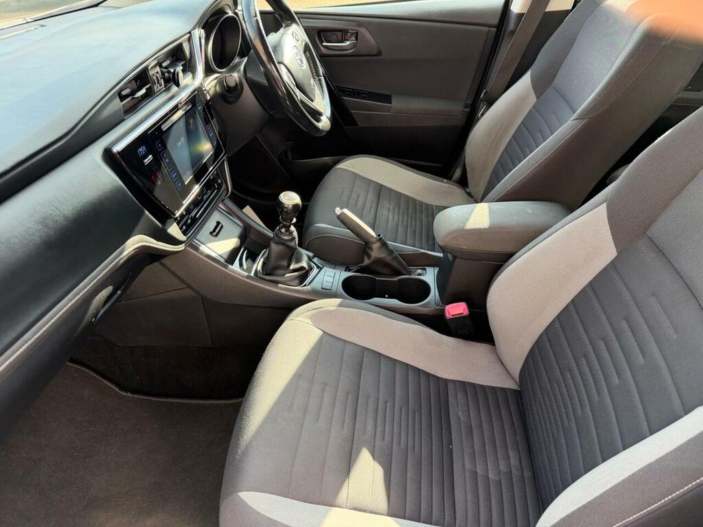 Toyota Auris 1.6 D-4d Icon Brown #38