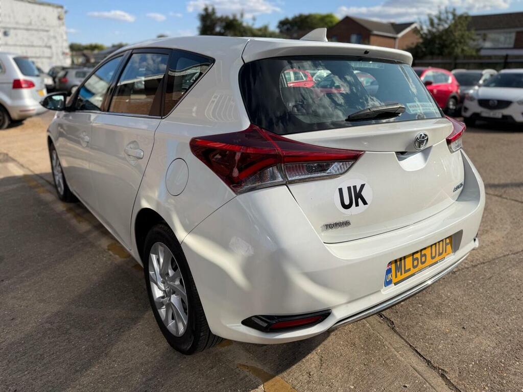 Toyota Auris 1.6 D-4d Icon Brown #10