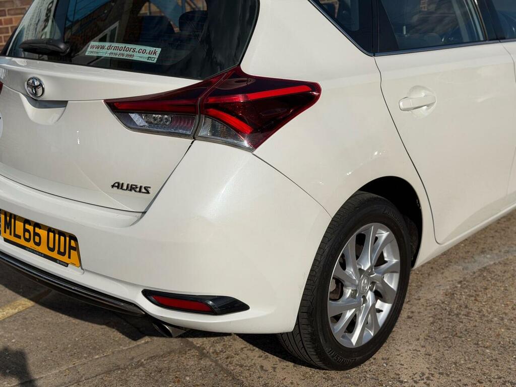 Toyota Auris 1.6 D-4d Icon Brown #8