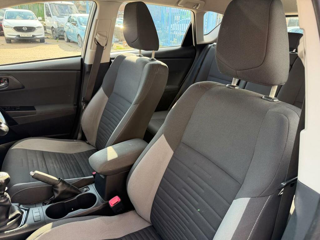 Toyota Auris 1.6 D-4d Icon Brown #39
