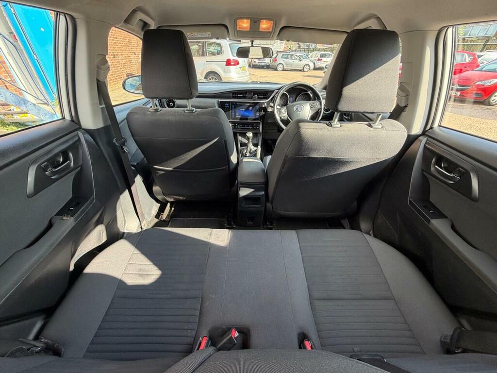 Toyota Auris 1.6 D-4d Icon Brown #17