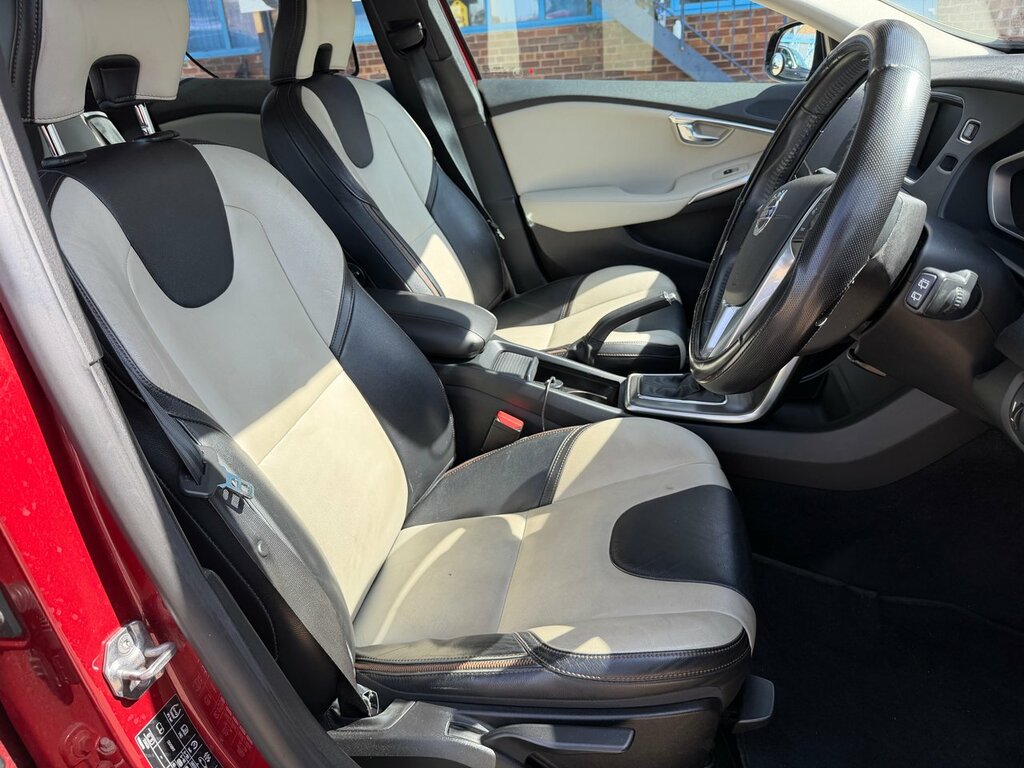Volvo V40 Cross Country 2.0 D2 Lux Nav Hatchback Euro 6 S Red #6