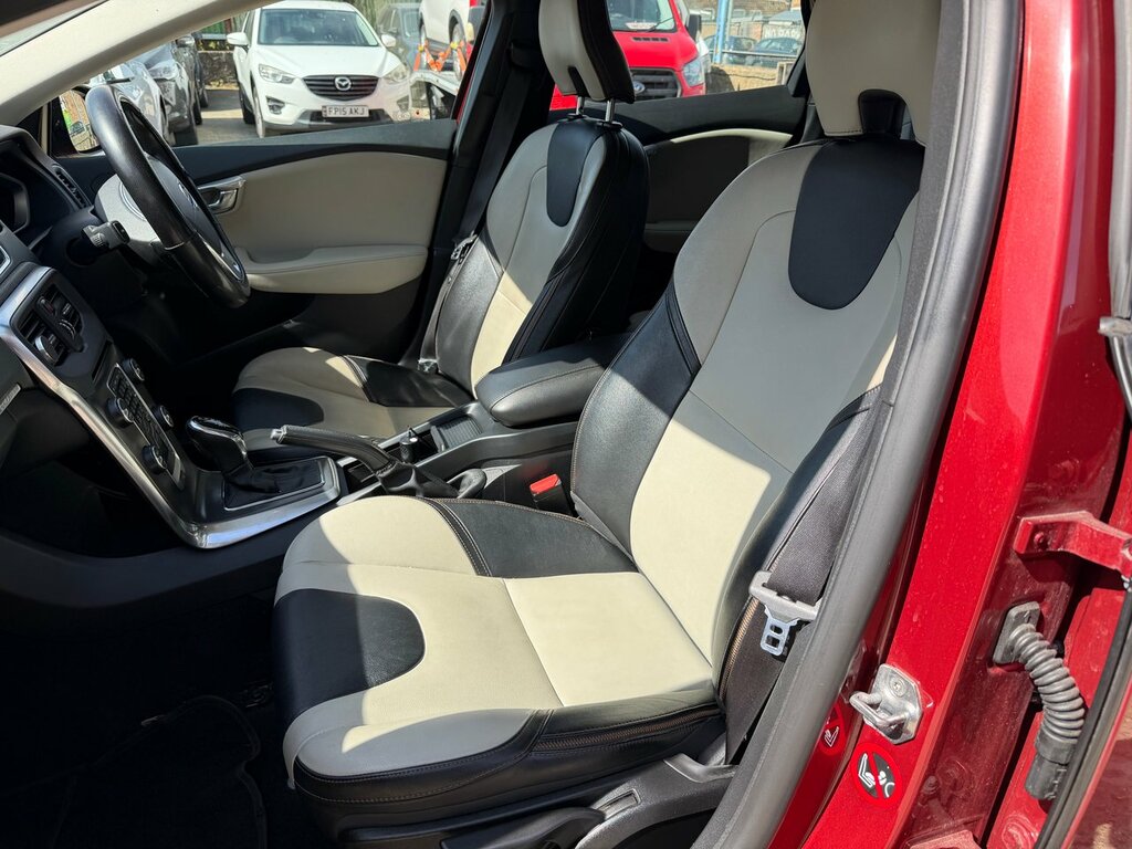 Volvo V40 Cross Country T5 Pro Hatchback Black #13
